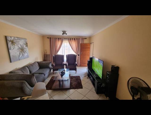 3 BEDROOM TOWNHOUSE FOR SALE IN MONAVONI